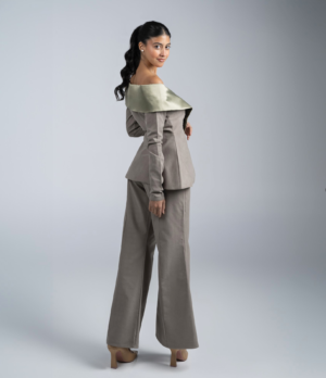 طقم نسائي بتصميم فاخر من قطعتين