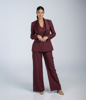 بدلة رسمية أنيقه من ثلاث قطع